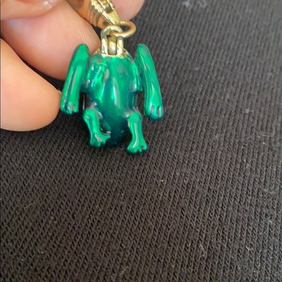 Green enamel frog charm - Picture 3 of 6